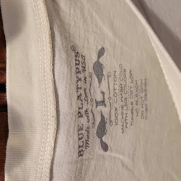 Blue Platypus Farmer's Market Day Buy Local Green White T-shirt sz Large Medium - Picture 4 of 4